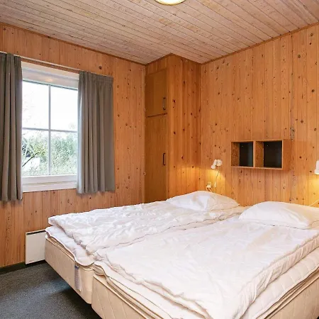 בית נופש Three-bedroom Holiday In 79 *