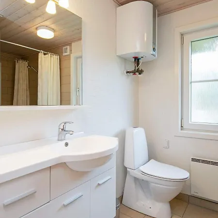 בית נופש Three-bedroom Holiday In 79 *