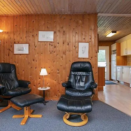 Three-bedroom Holiday In 79 בלבאנד